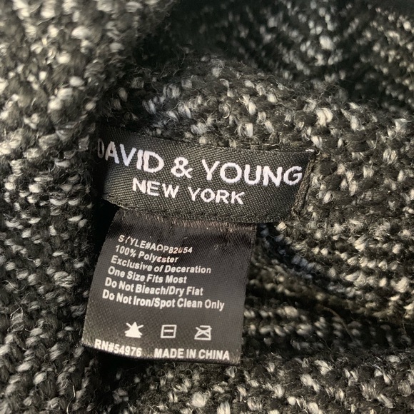 David & Young New York Poncho, black white buckle - Picture 5 of 7